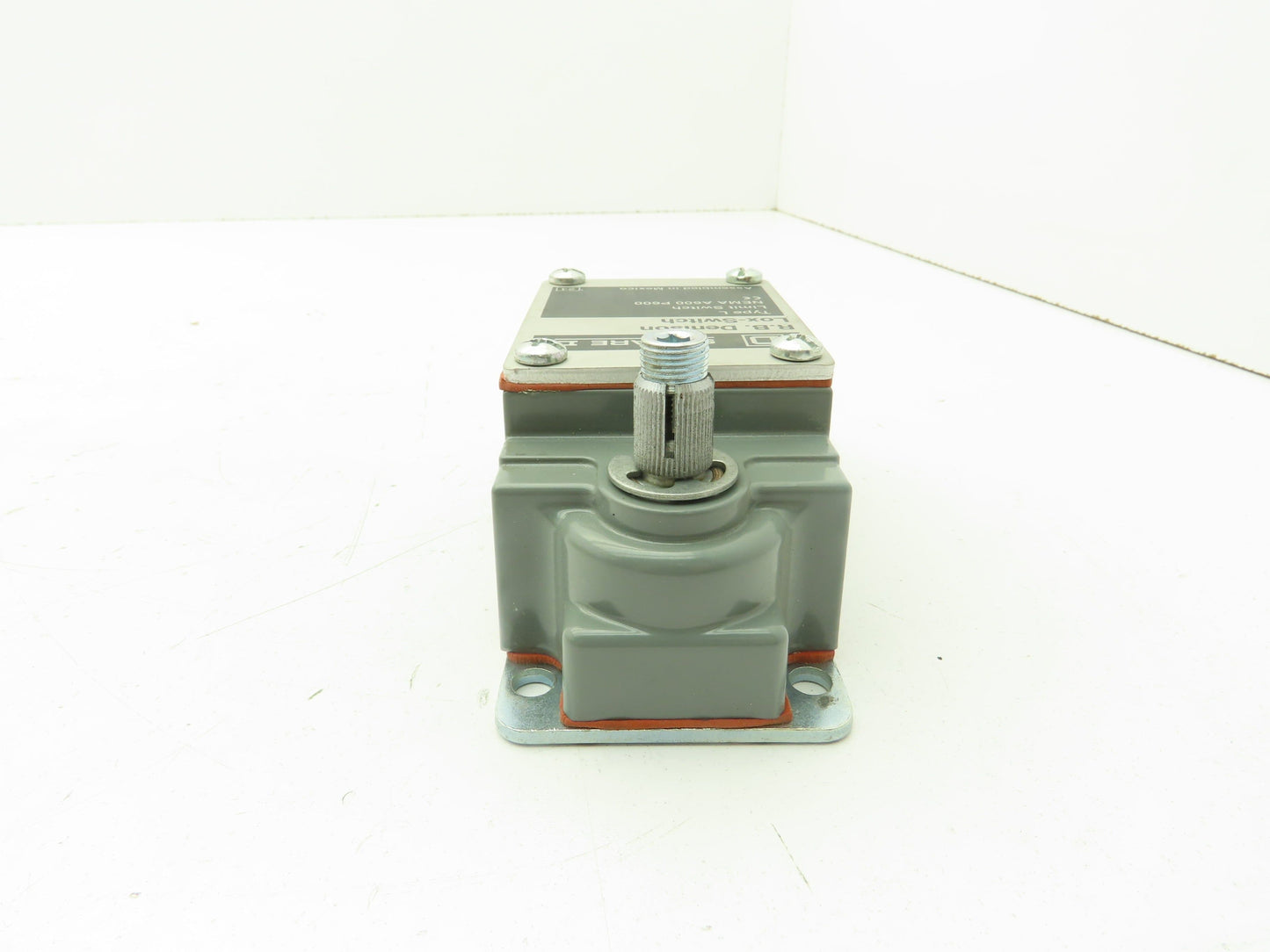 Square D HL1000WS2M2 Limit Switch 600V 20A Type L 1/2" NPT Connection