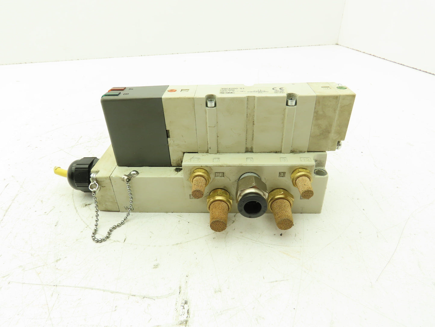SMC VQC4200-51 Pneumatic Solenoid Valve 2-Pos 5-Port Base 24VDC