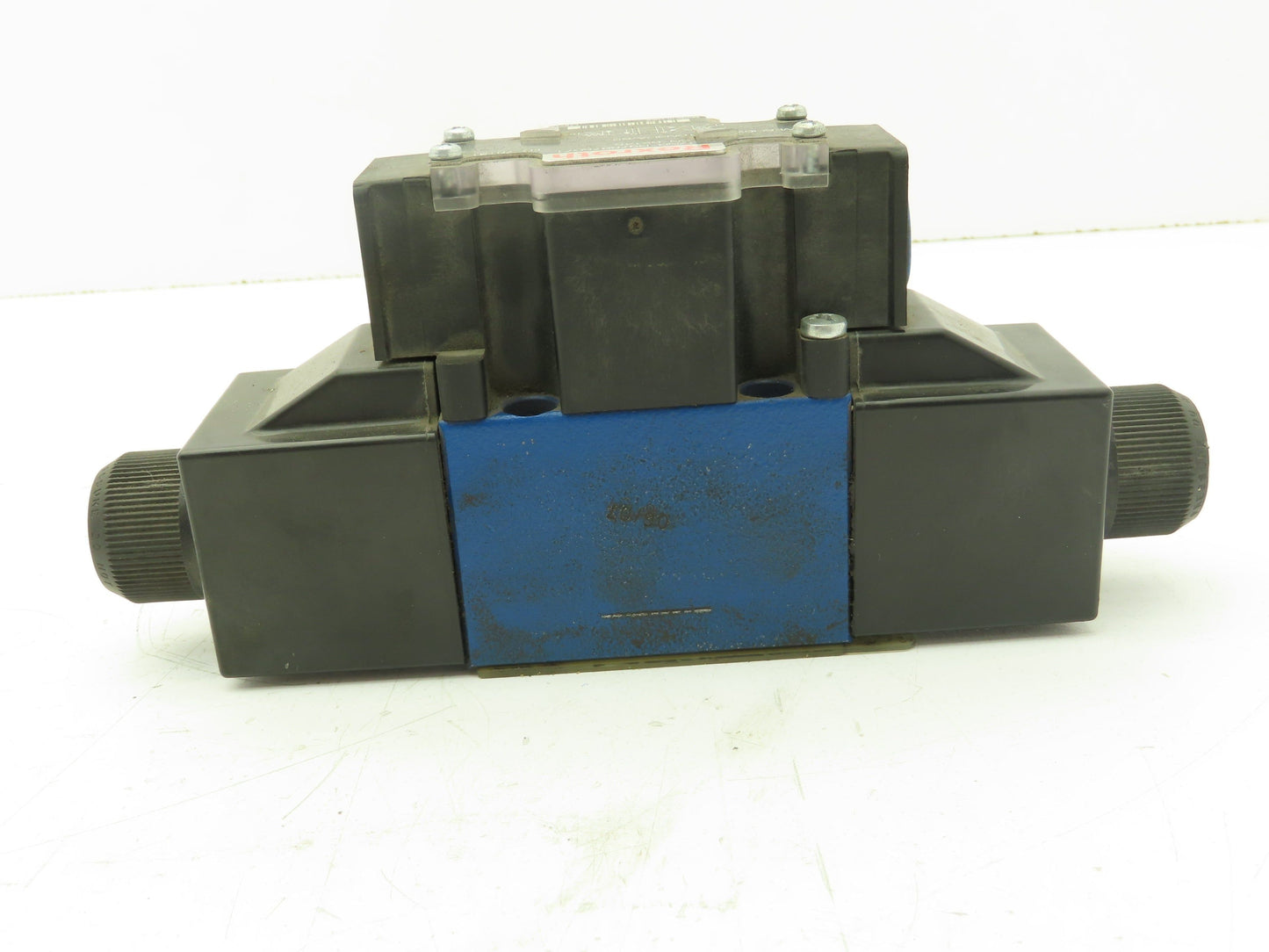 Rexroth 4WE6H62/EW110N9DA/62 Hydraulic Directional Solenoid Spool Valve 4/3 120V