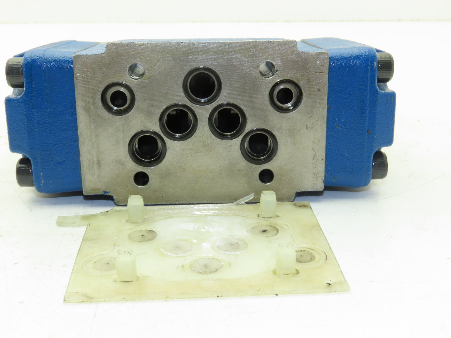 Rexroth 4WEH 10 D44/6EW110/N9ETS2K4/B10 Directional Valve Stack 120V 4WE6D62