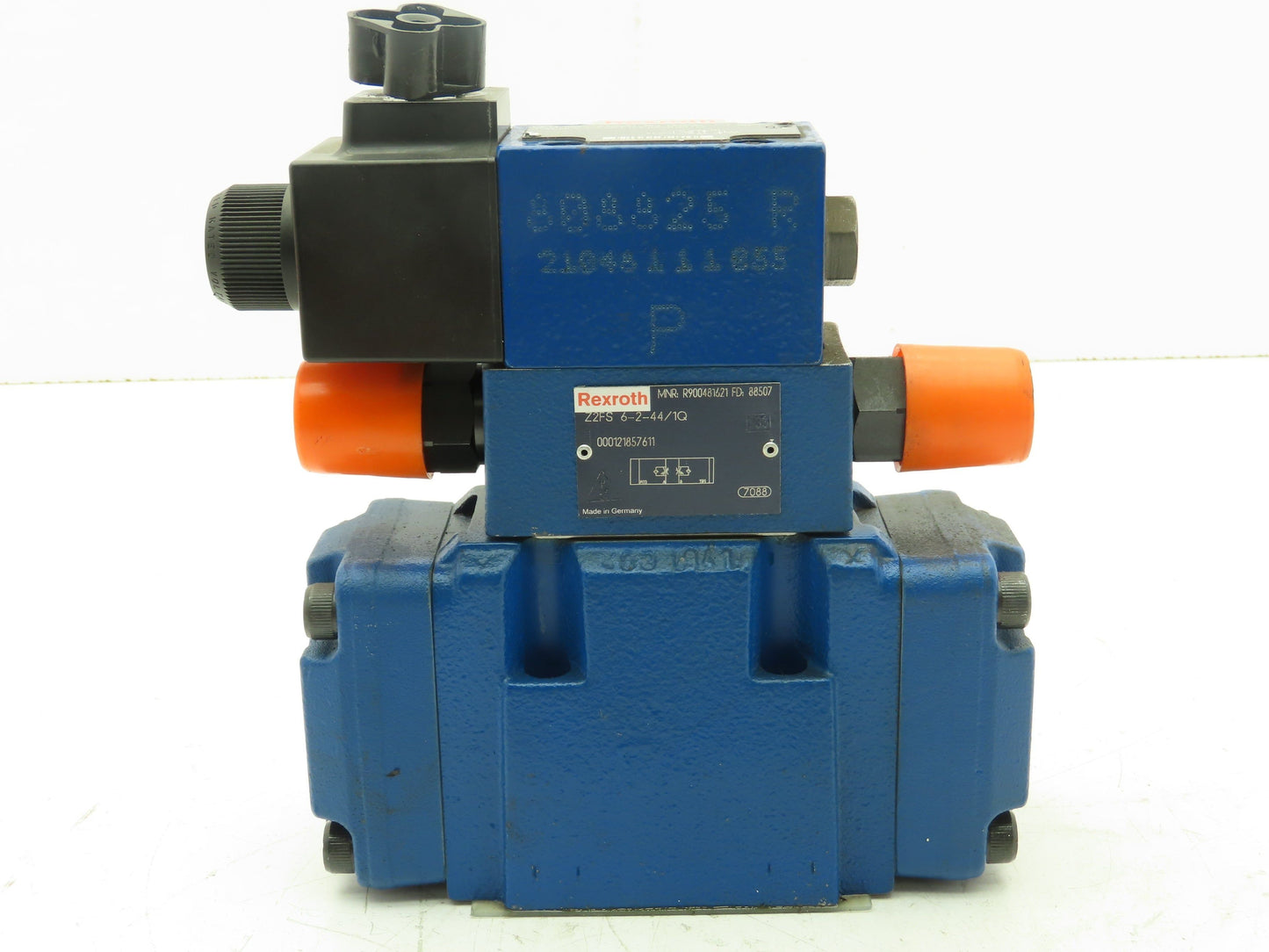 Rexroth 4WEH 10 D44/6EW110/N9ETS2K4/B10 Directional Valve Stack 120V 4WE6D62