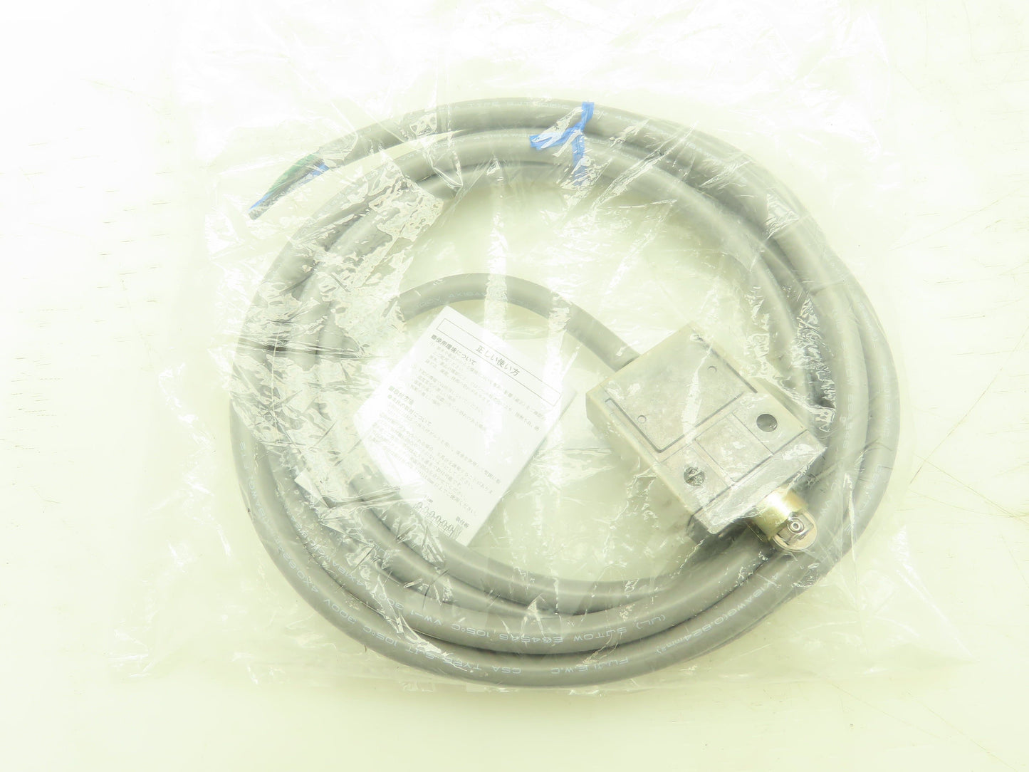 Omron D4C-1602 Limit Switch Roller Plunger SPDT 5A 250V 11.77 N 3M Cable