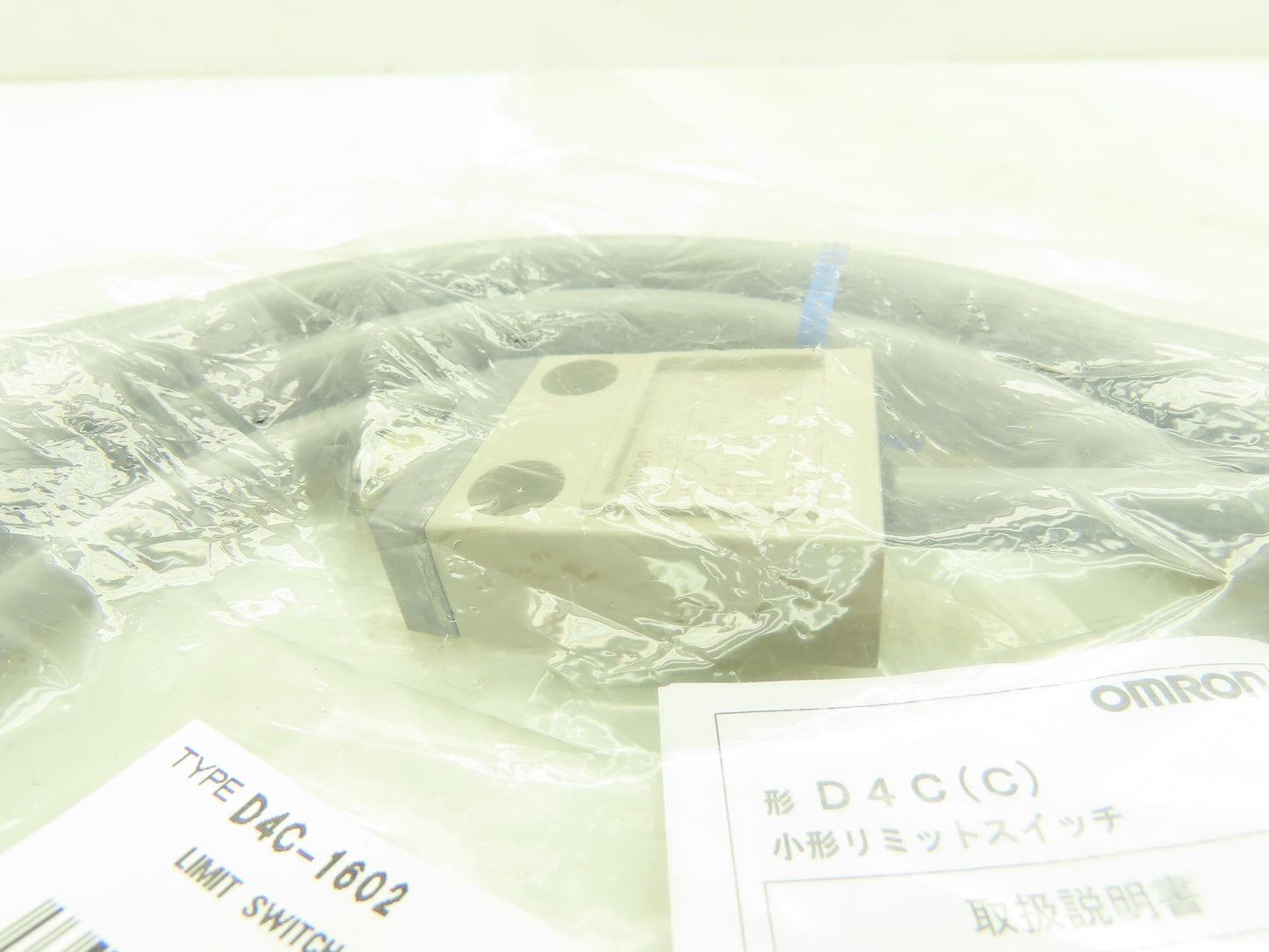Omron D4C-1602 Limit Switch Roller Plunger SPDT 5A 250V 11.77 N 3M Cable