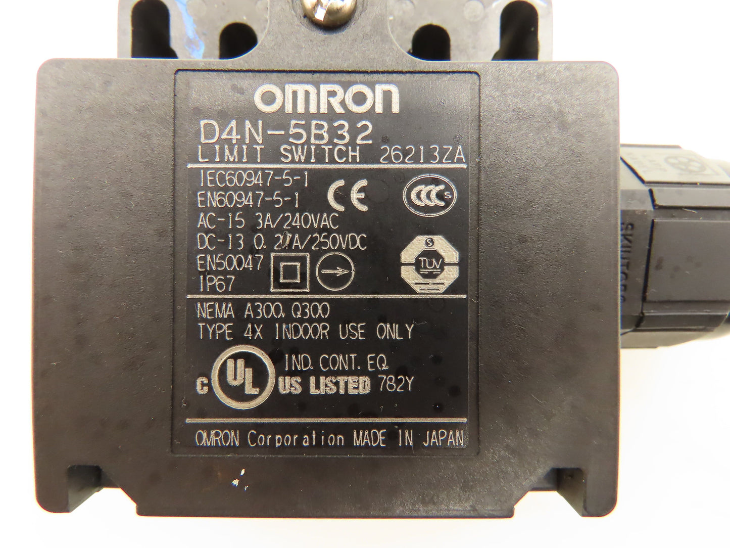 OMRON D4N-5B32 Safety Limit Switch AC 240VAC DC 250VDC 27A Lot Of 2