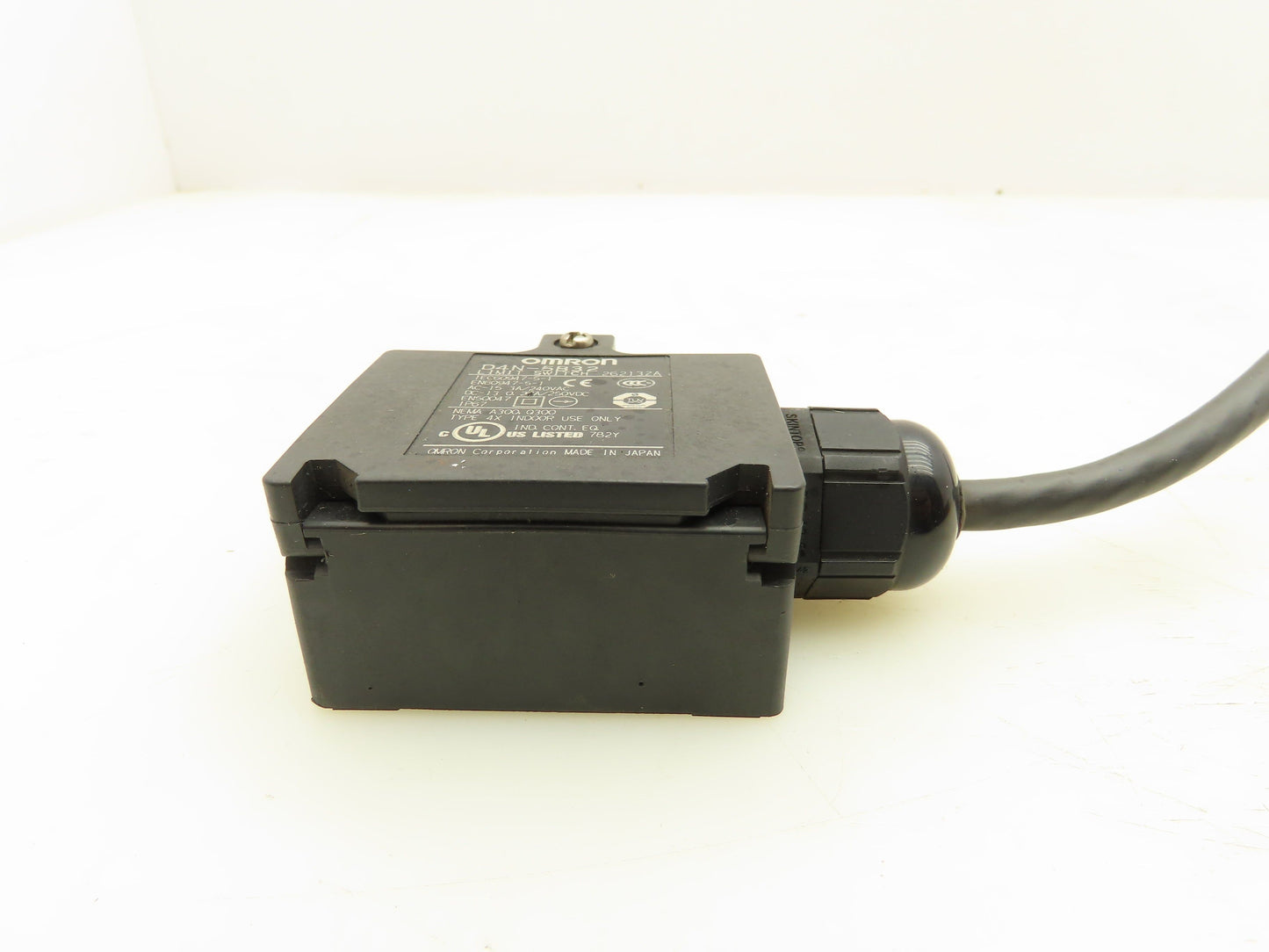 OMRON D4N-5B32 Safety Limit Switch AC 240VAC DC 250VDC 27A Lot Of 2