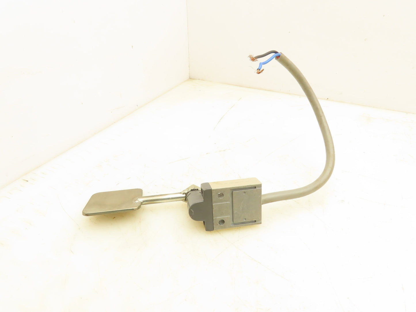 Omron D4C-1620 Limit Switch 250V Lot Of 4