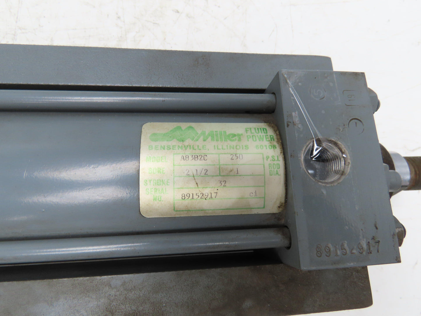 Miller A83B2C Pneumatic Air Cylinder 2.5" Bore 32" Stroke 250 PSI Trunnion Mount