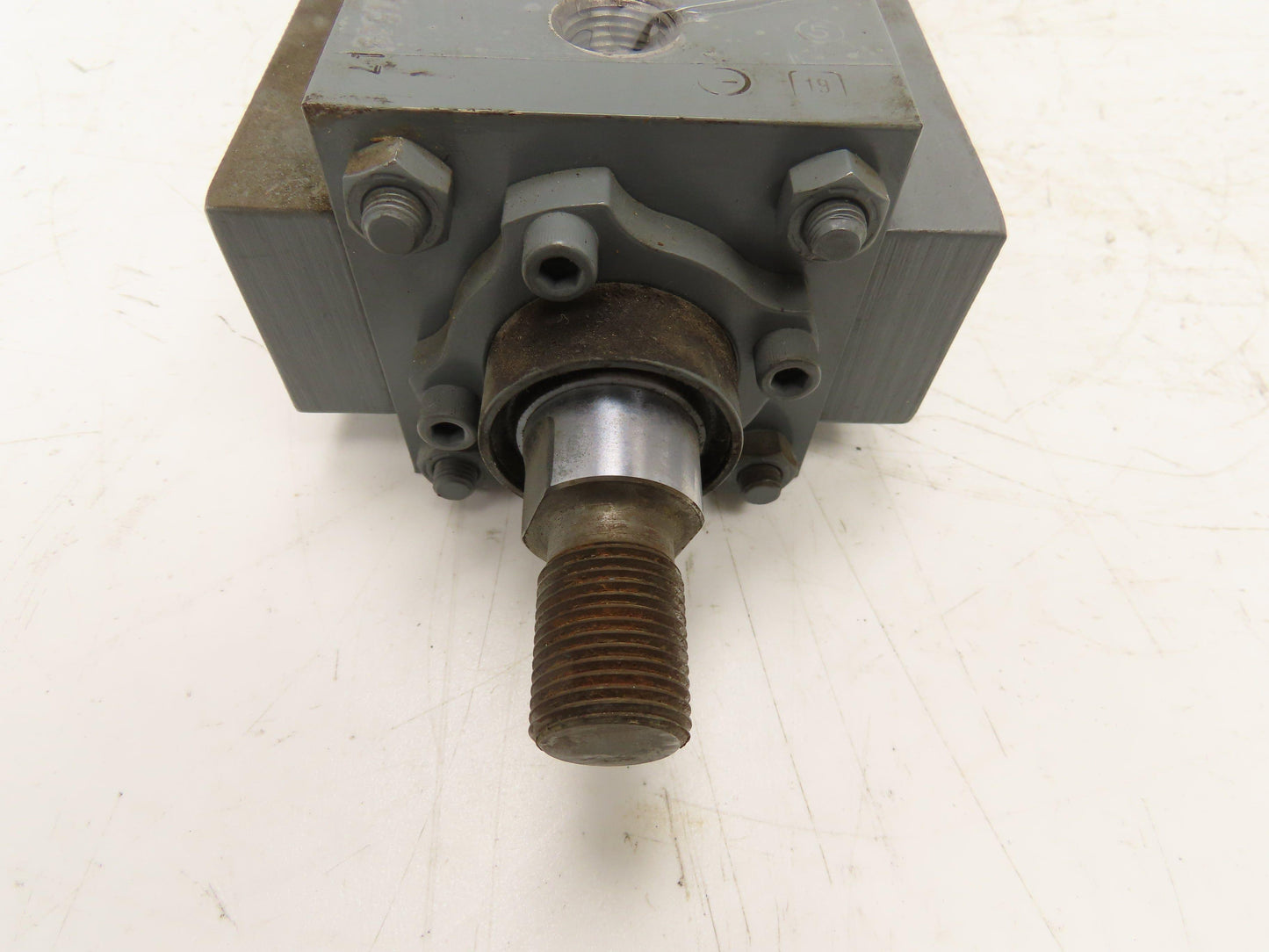 Miller A83B2C Pneumatic Air Cylinder 2.5" Bore 32" Stroke 250 PSI Trunnion Mount