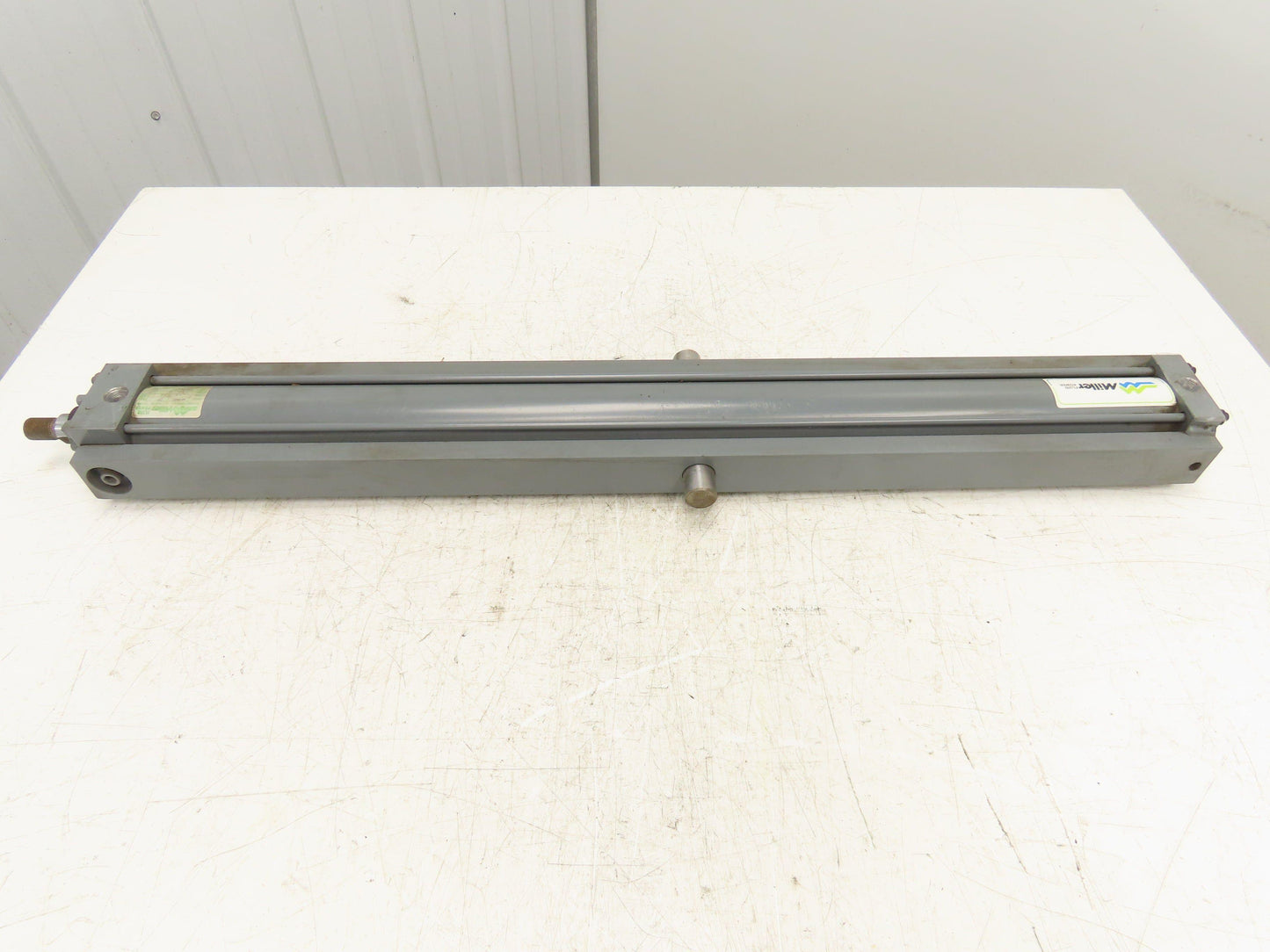 Miller A83B2C Pneumatic Air Cylinder 2.5" Bore 32" Stroke 250 PSI Trunnion Mount