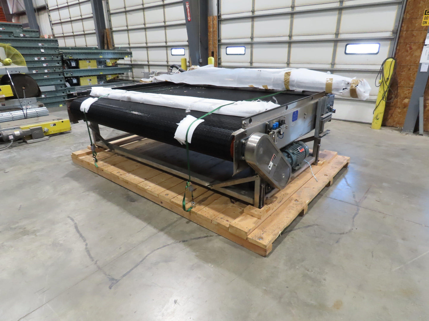 Nercon 8' 6"x 9' Accumulation Bottle Conveyor Bi-Directional Re-Flow Unloader