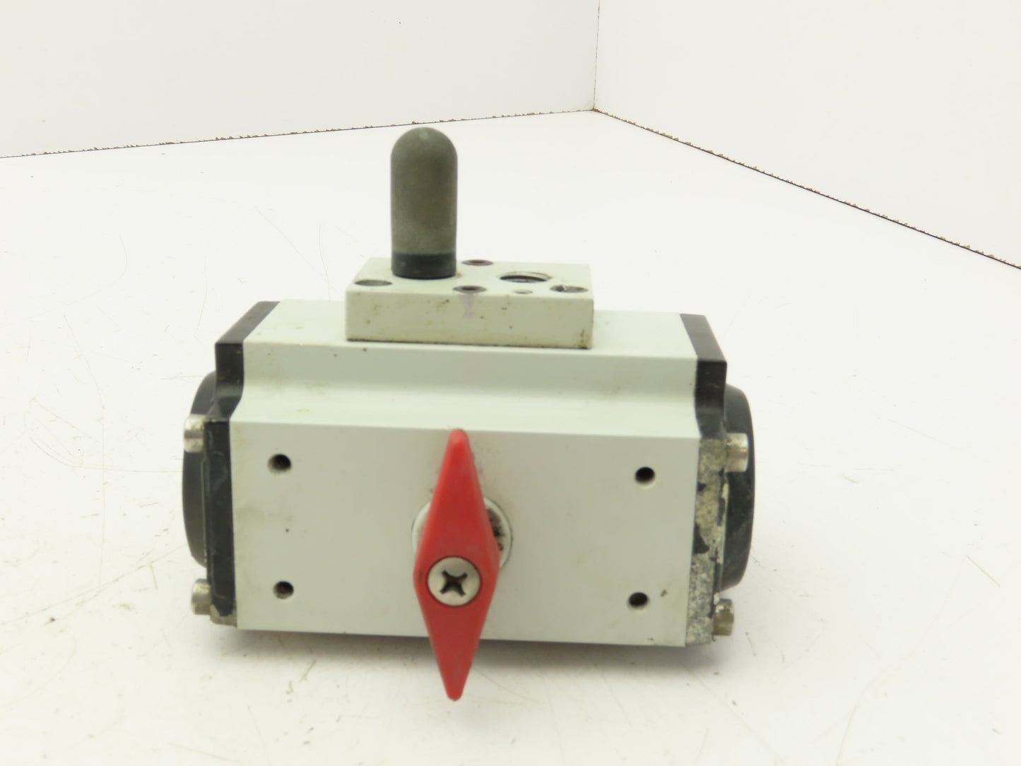 DynaQuip AP20SR3 Pneumatic Actuator Torque 80 PSI , 142/57"lbs 1/2" NPT