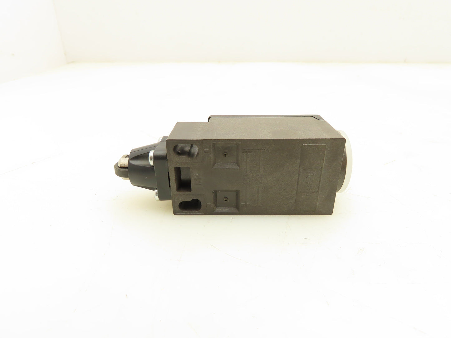 Schmersal TR 236-02z-U90-M20 Roller Plunger Limit Switch