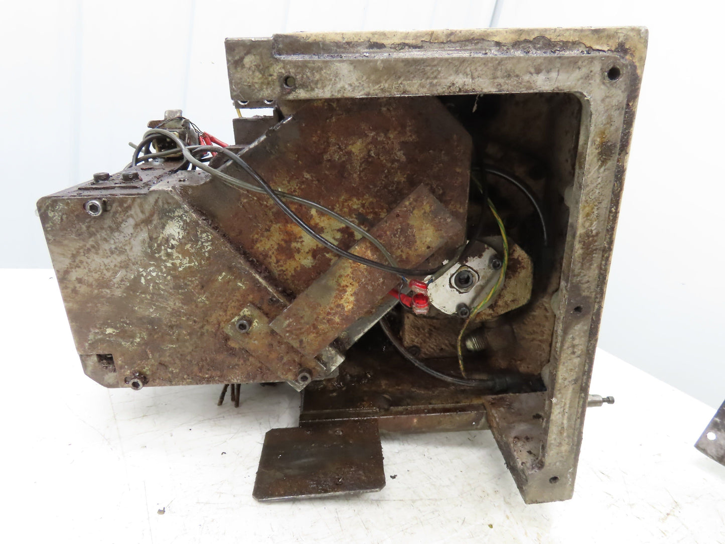 Okuma LU-25 Horizontal CNC Lathe 10-Position Turret Tool Changer