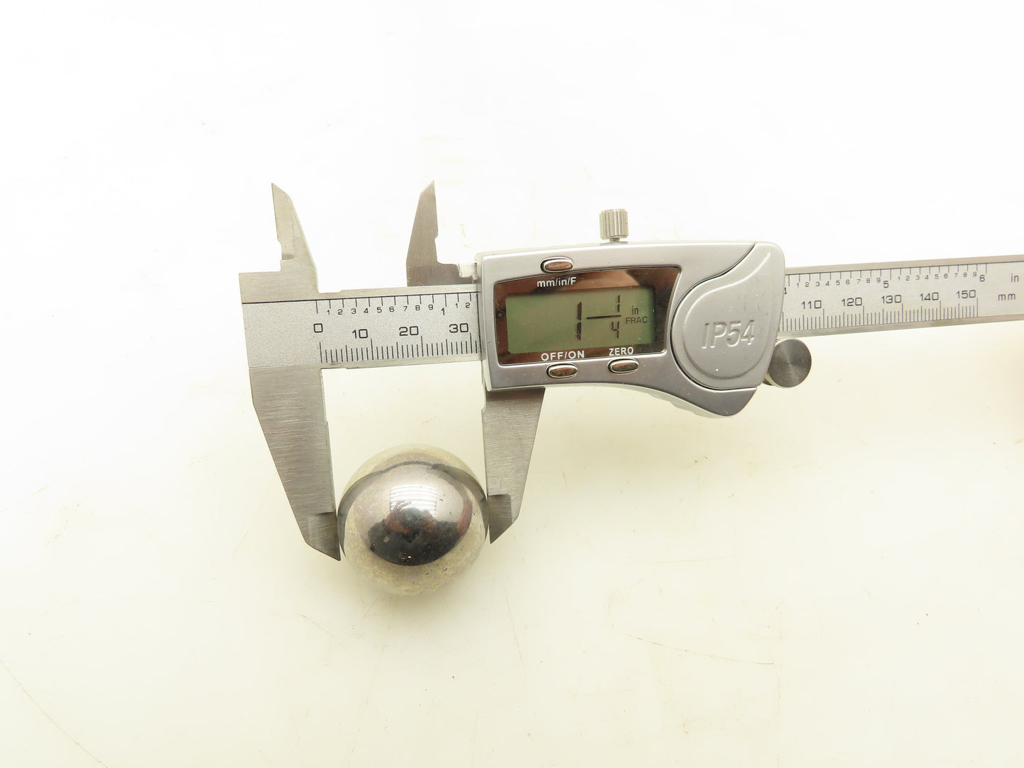 Graco 101-178 Pump Intake Ball 1-1/4"