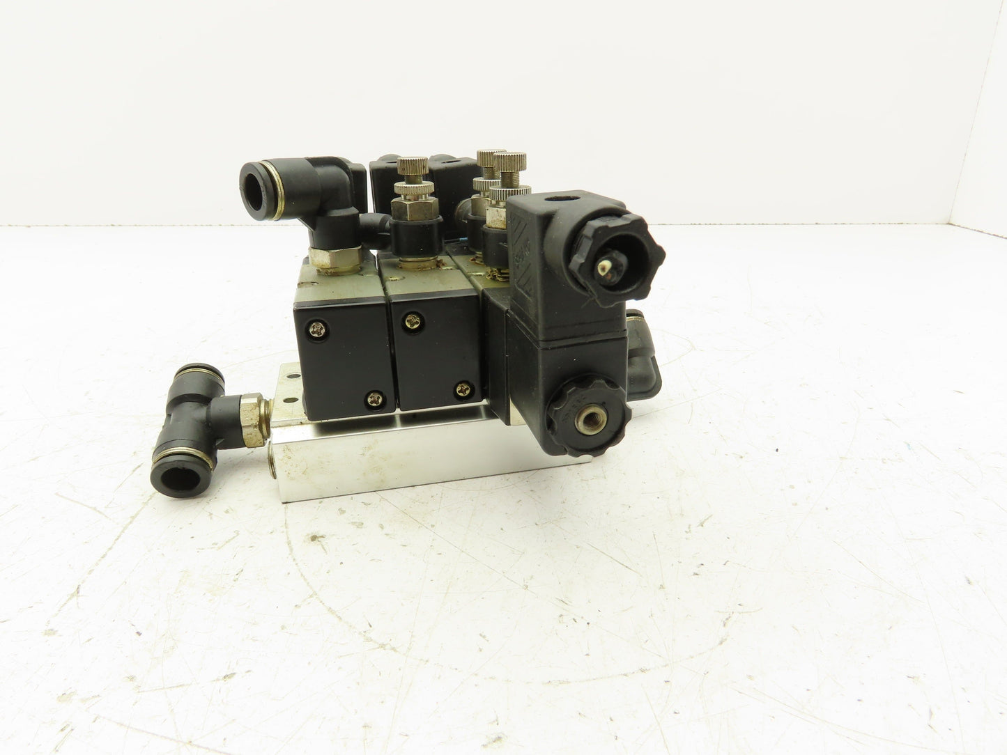 Shako PU322-02-S PU520-02D Pneumatic Solenoid Valve 3-Station Manifold 24VDC