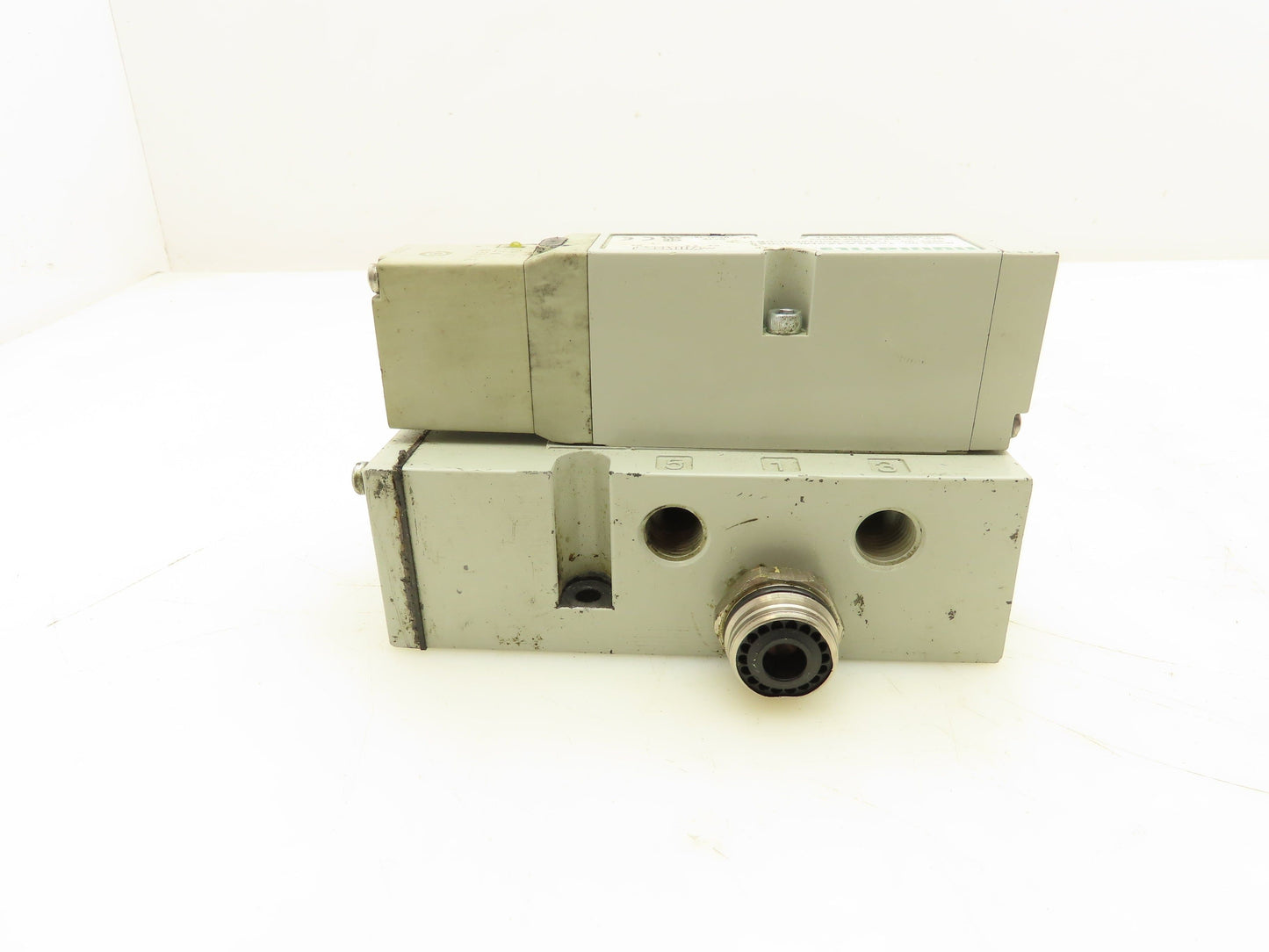Numatics 122BA4Z2ML00061 Pneumatic Solenoid Valve w/Manifold Base 24VDC