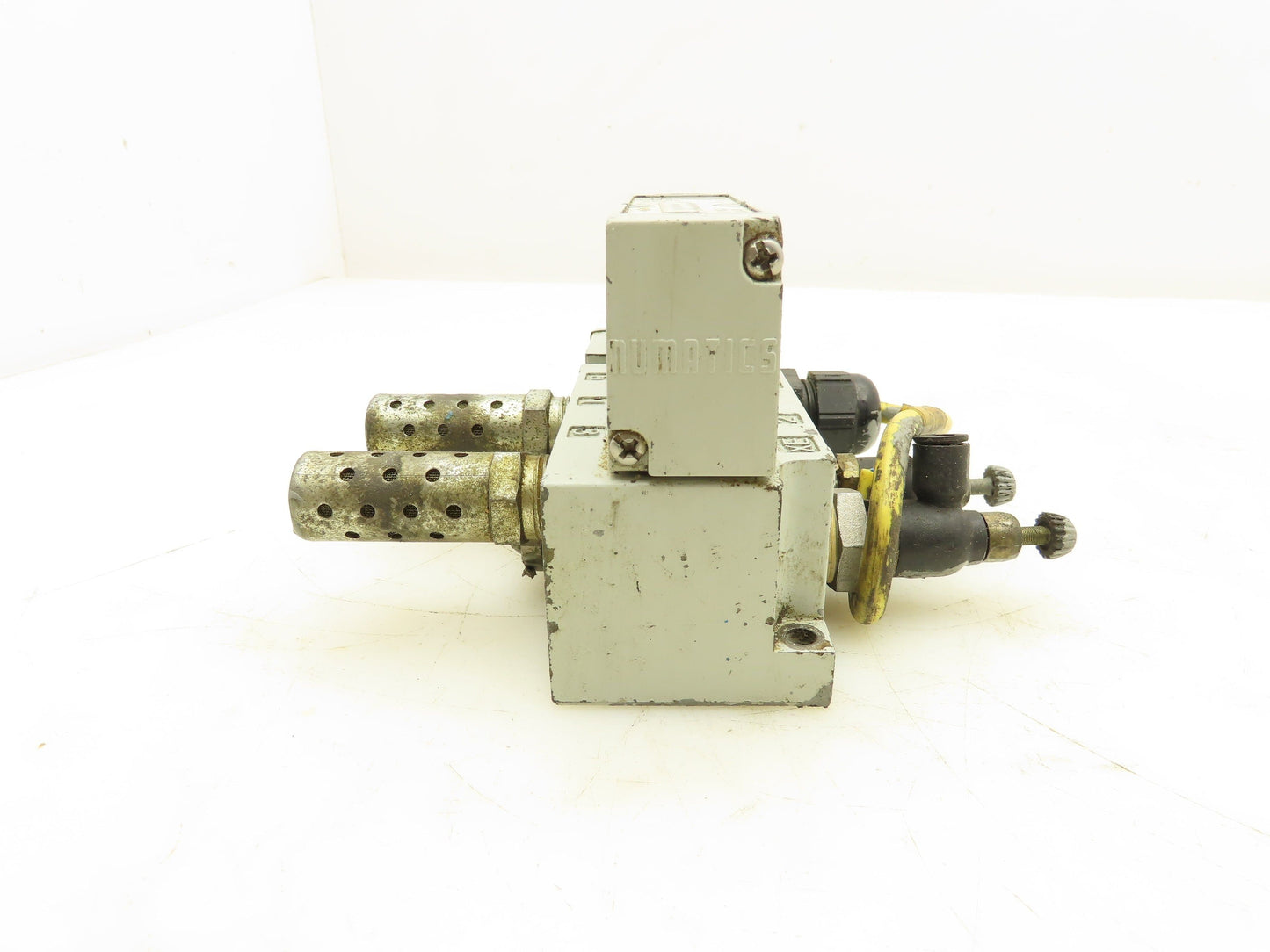 Numatics 123BA43AMN00061 Pneumatic Solenoid Valve w/Manifold Base 24VDC
