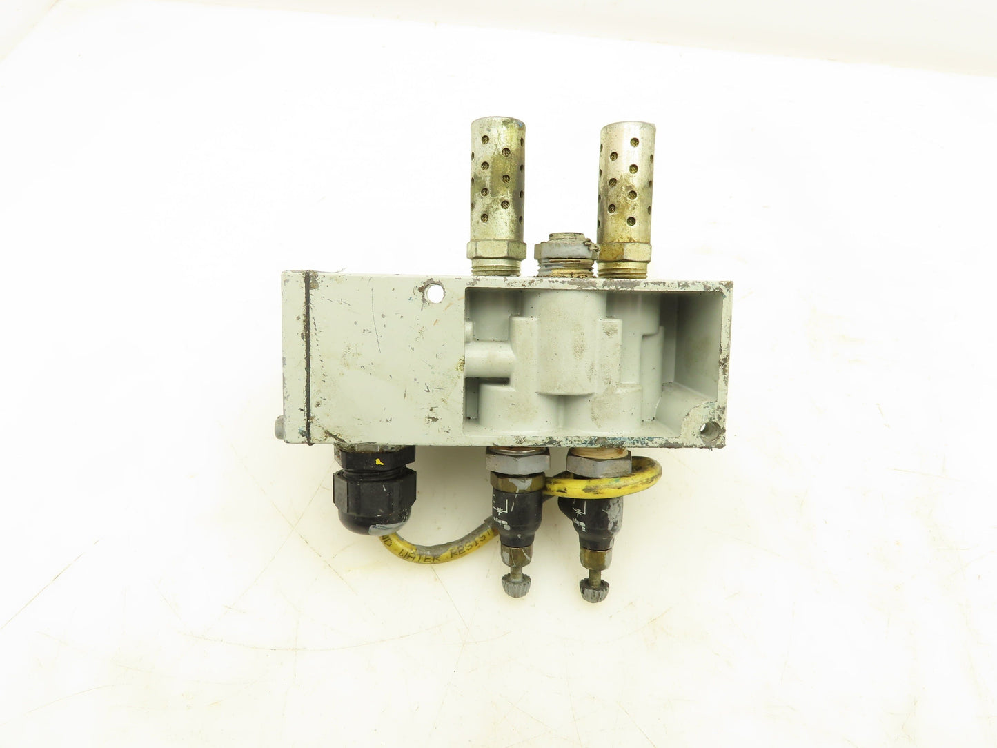 Numatics 123BA43AMN00061 Pneumatic Solenoid Valve w/Manifold Base 24VDC