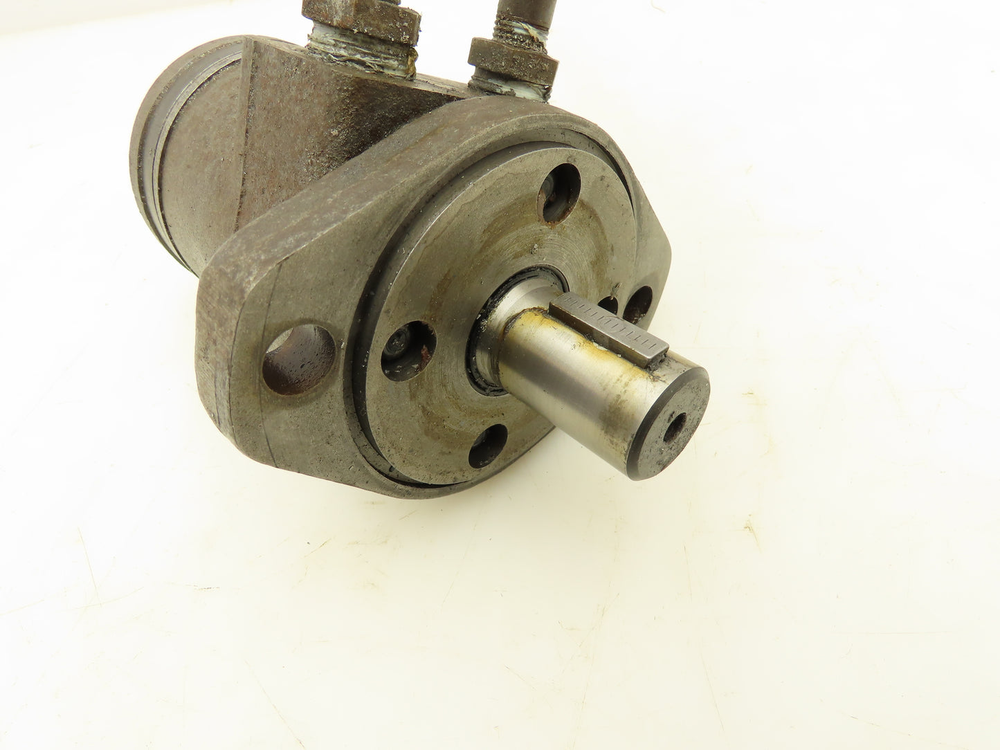 Char-Lynn 101 1026 007 Hydraulic Geroter Motor 15 GPM 1800 PSI 2-Bolt SAE-A