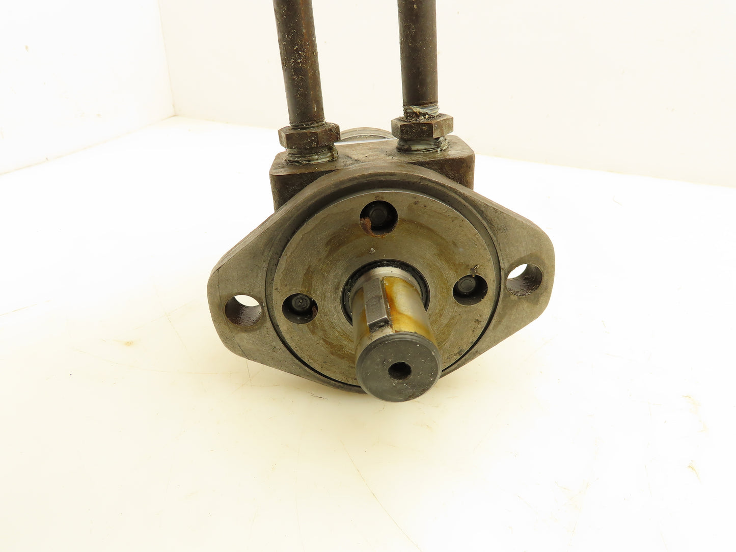 Char-Lynn 101 1026 007 Hydraulic Geroter Motor 15 GPM 1800 PSI 2-Bolt SAE-A