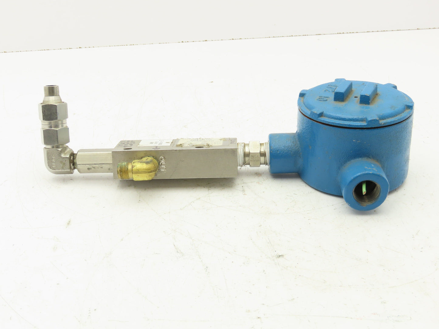 Gems Sensors FS-926 Liquid Flow Switch 240VAC 20VA 50-300CC/Minute 1/4"NPT
