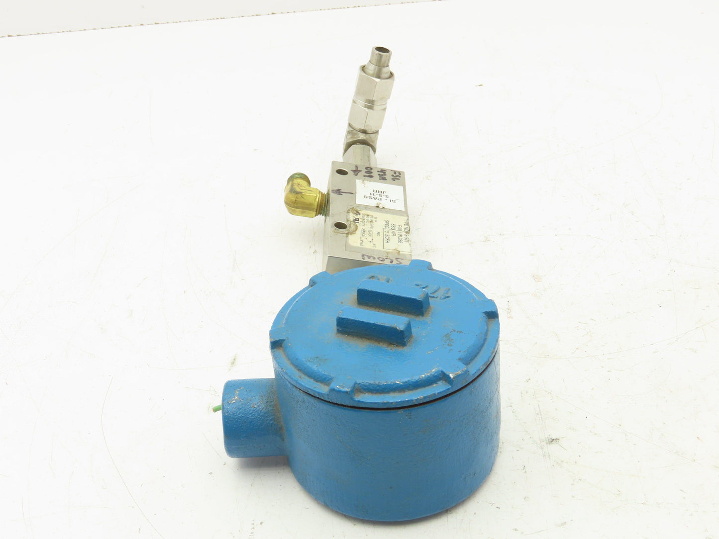 Gems Sensors FS-926 Liquid Flow Switch 240VAC 20VA 50-300CC/Minute 1/4"NPT