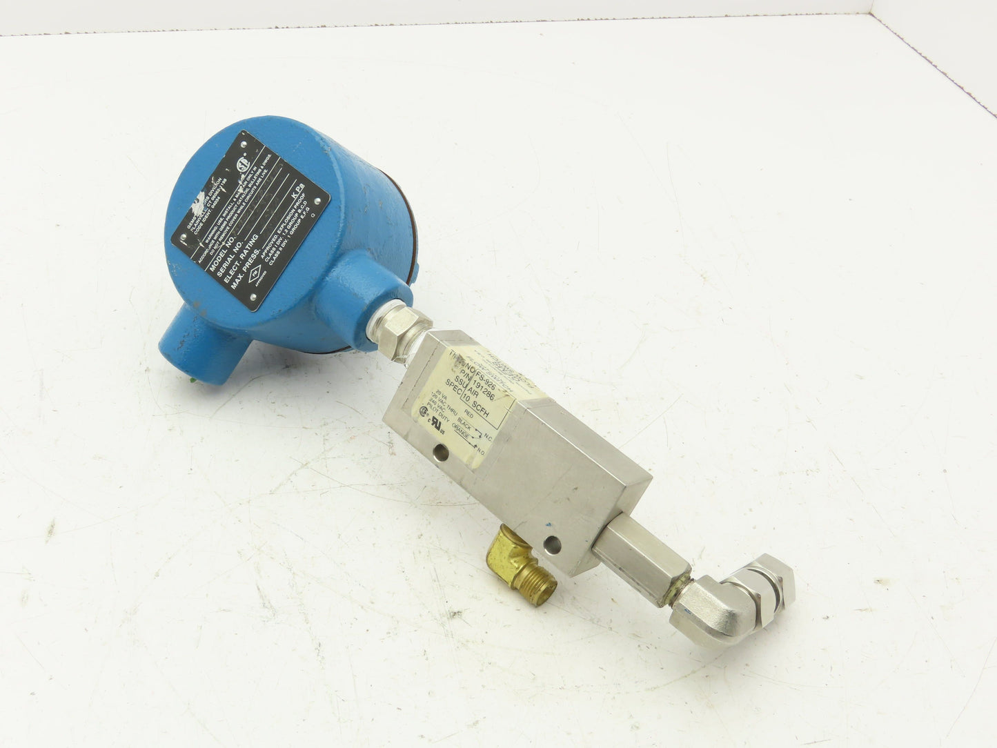 Gems Sensors FS-926 Liquid Flow Switch 240VAC 20VA 50-300CC/Minute 1/4"NPT