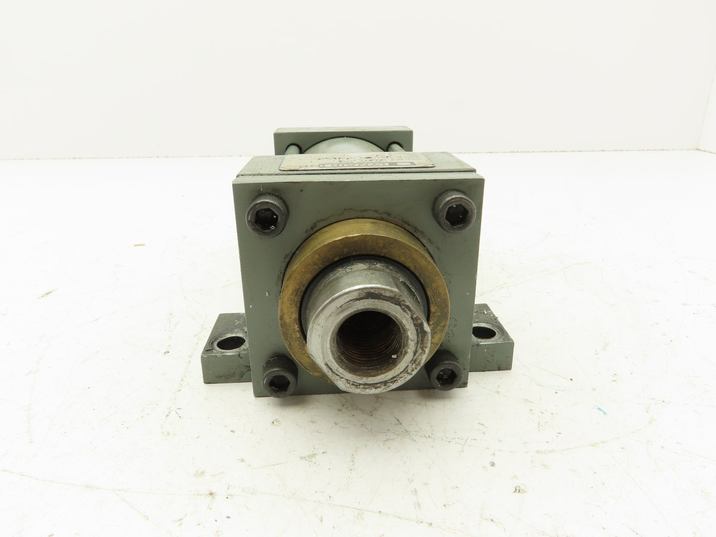 Lynair LH-2-1/2A04 Hydraulic Cylinder 2.5" Bore 2" Stroke 1500 PSI Foot Mount