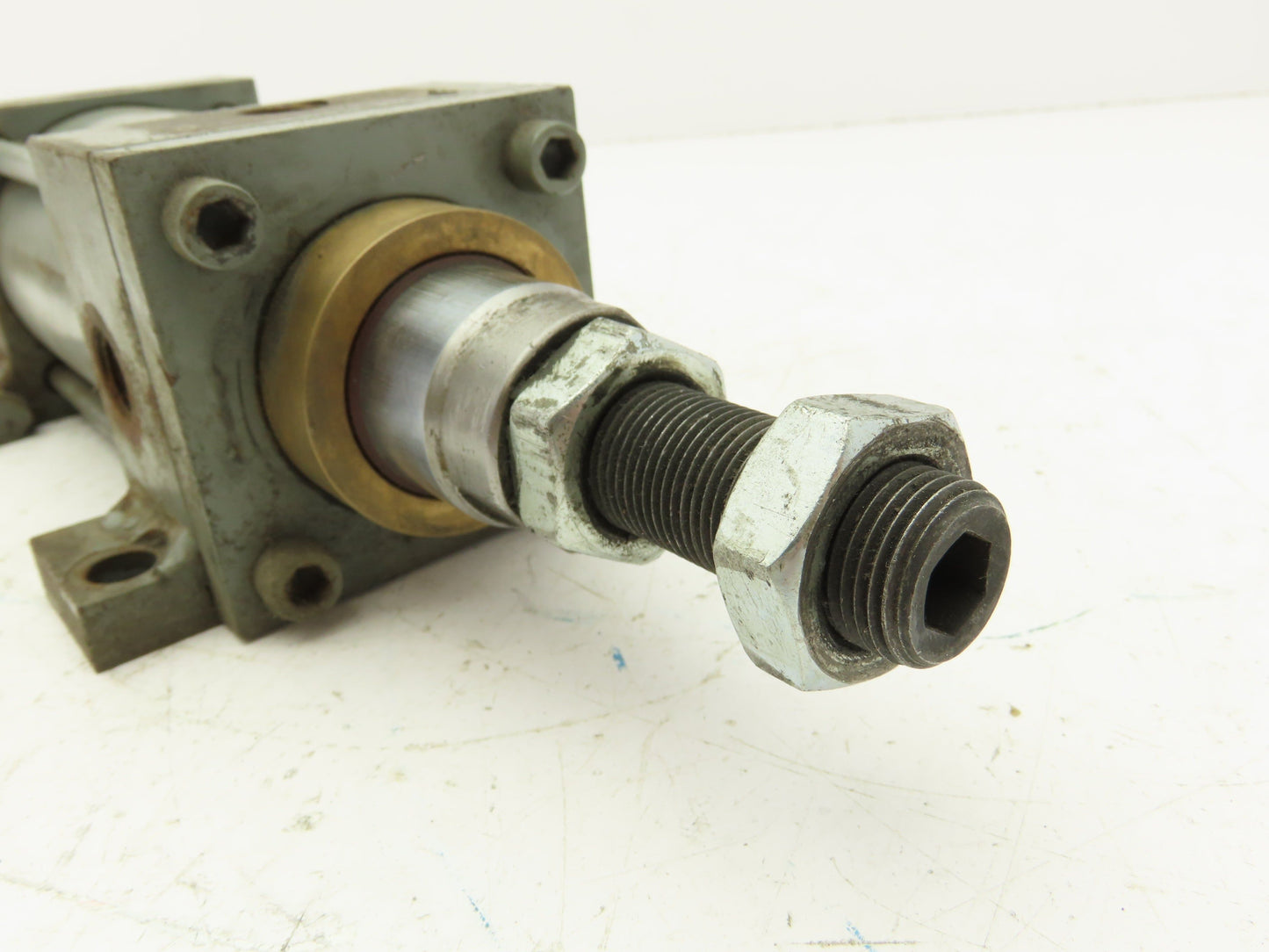 Lynair Series LH Hydraulic Cylinder 2.5" Bore 2" Stroke 1500 PSI Foot Mount