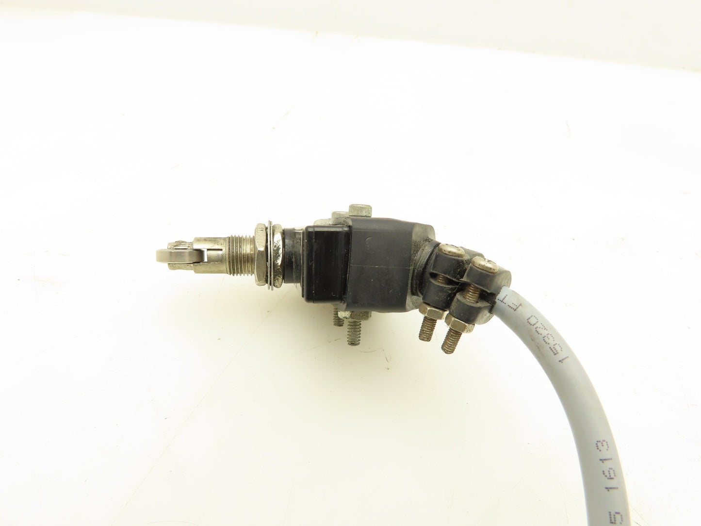 Renew RZ-15GQ22-B3 Micro Plunger Limit Switch 1/2" Roller Lot of 5