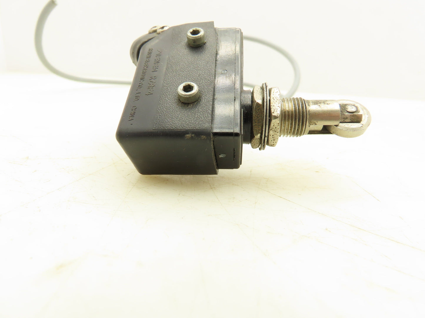 Renew RZ-15GQ22-B3 Micro Plunger Limit Switch 1/2" Roller Lot of 5