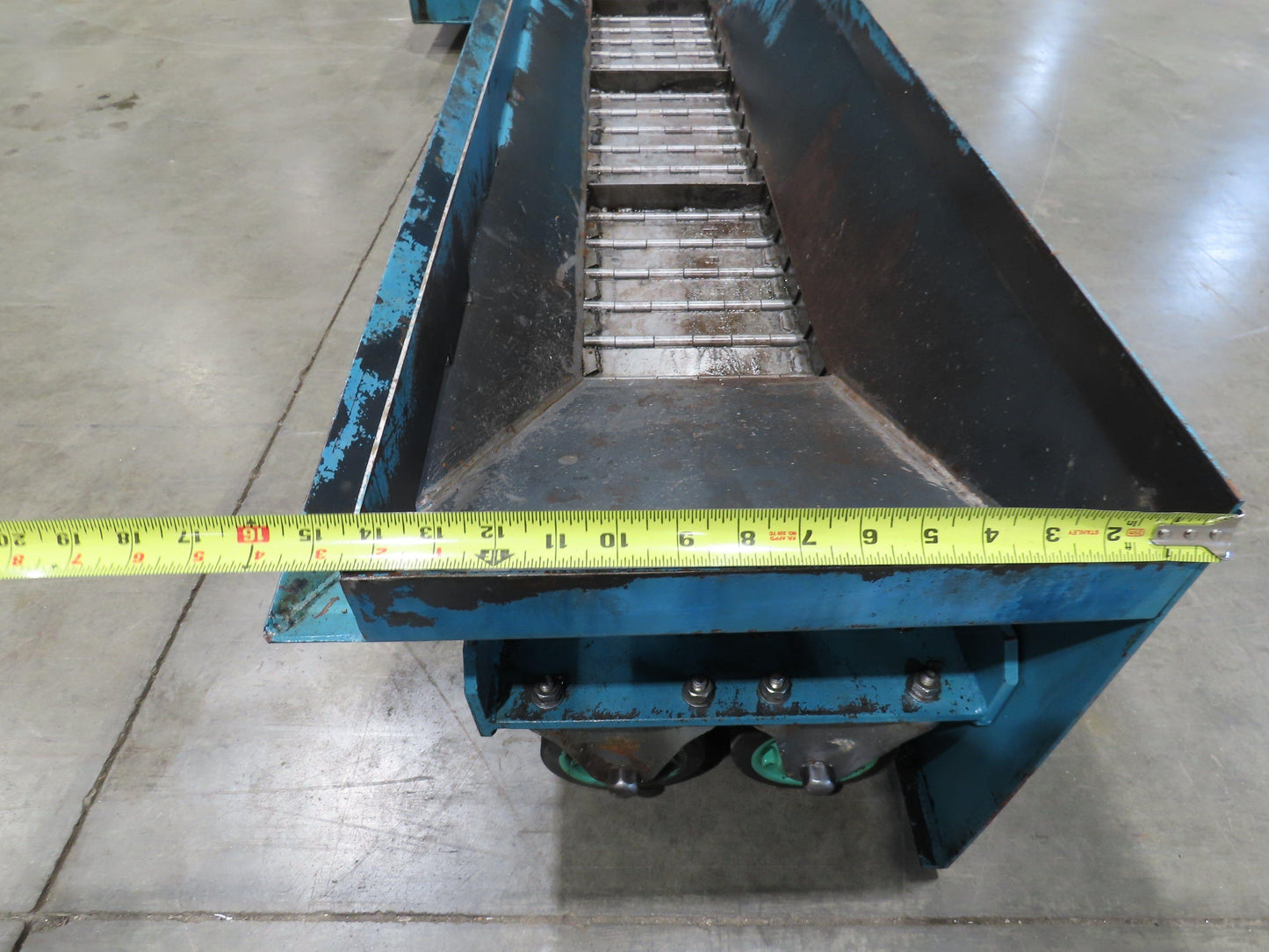 Tsubaki CNC Chip Conveyor 84" Infeed 44" Discharge 220V 3PH w/Coolant Tank Pump