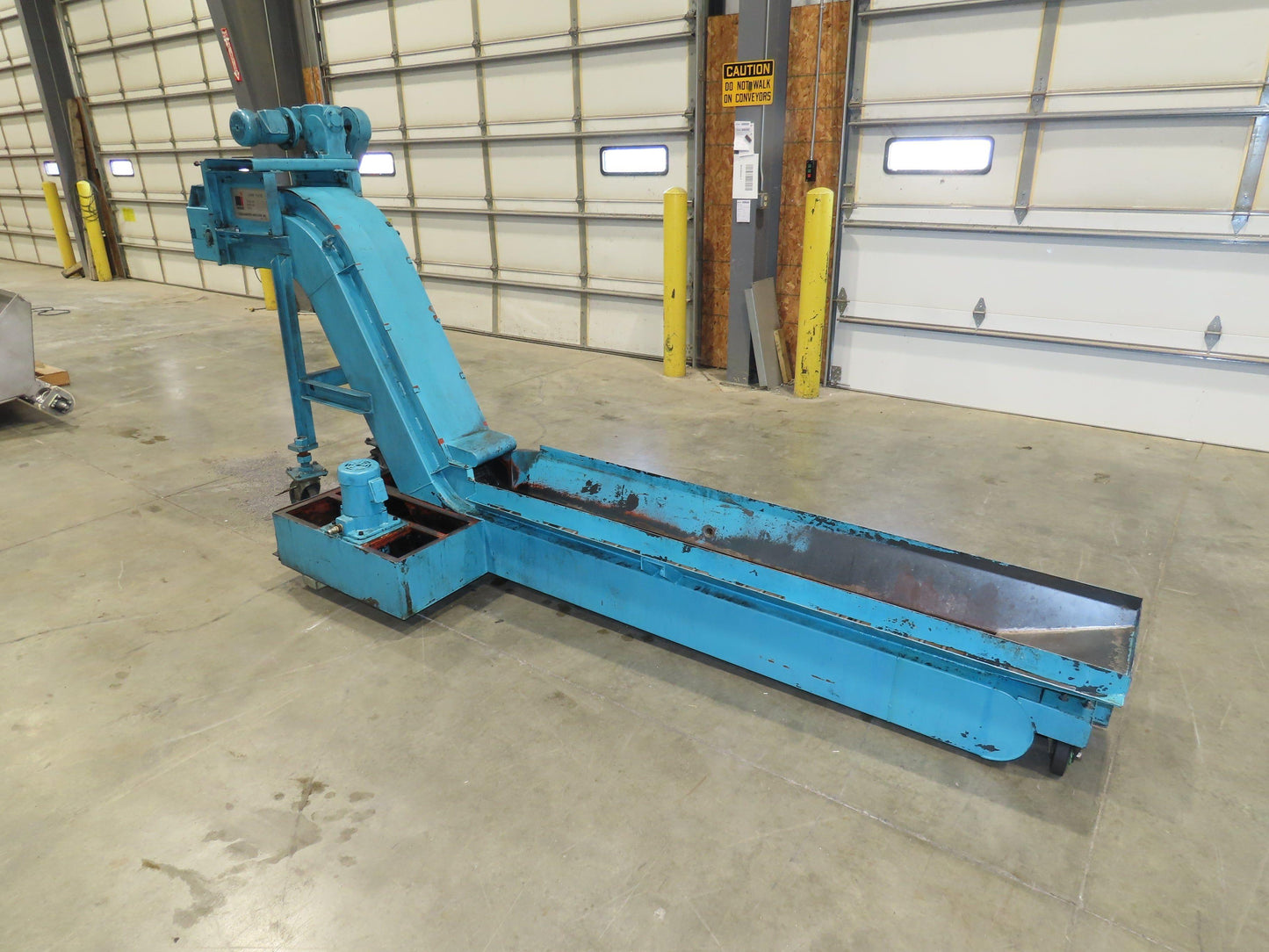 Tsubaki CNC Chip Conveyor 84" Infeed 44" Discharge 220V 3PH w/Coolant Tank Pump