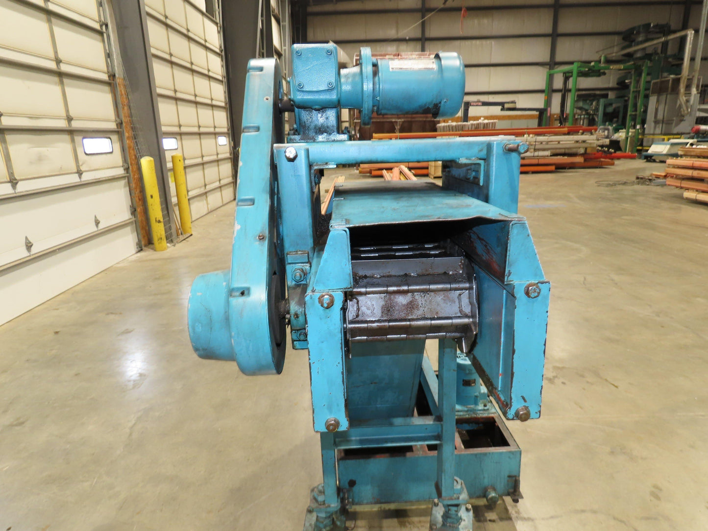 Tsubaki CNC Chip Conveyor 84" Infeed 44" Discharge 220V 3PH w/Coolant Tank Pump