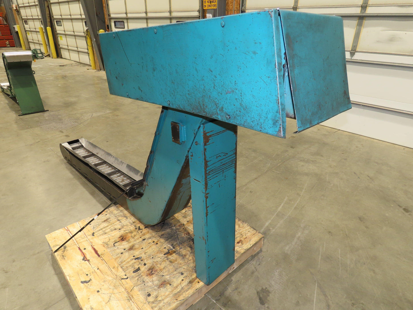 Mayfran Chip-Tote Hinge Belt CNC Chip Conveyor 68" Infeed 44" Discharge 460V 3PH