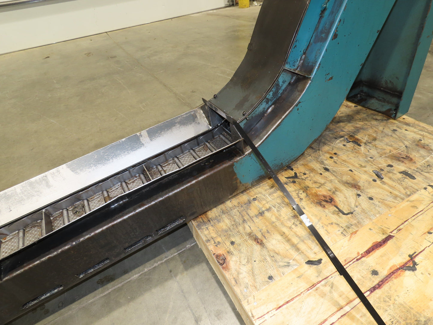 Mayfran Chip-Tote Hinge Belt CNC Chip Conveyor 68" Infeed 44" Discharge 460V 3PH