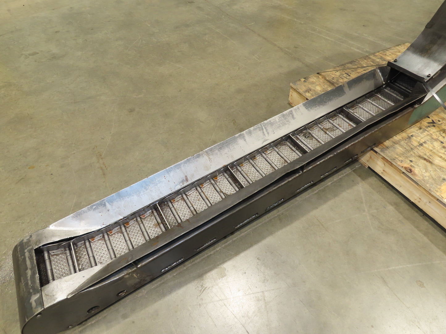 Mayfran Chip-Tote Hinge Belt CNC Chip Conveyor 68" Infeed 44" Discharge 460V 3PH