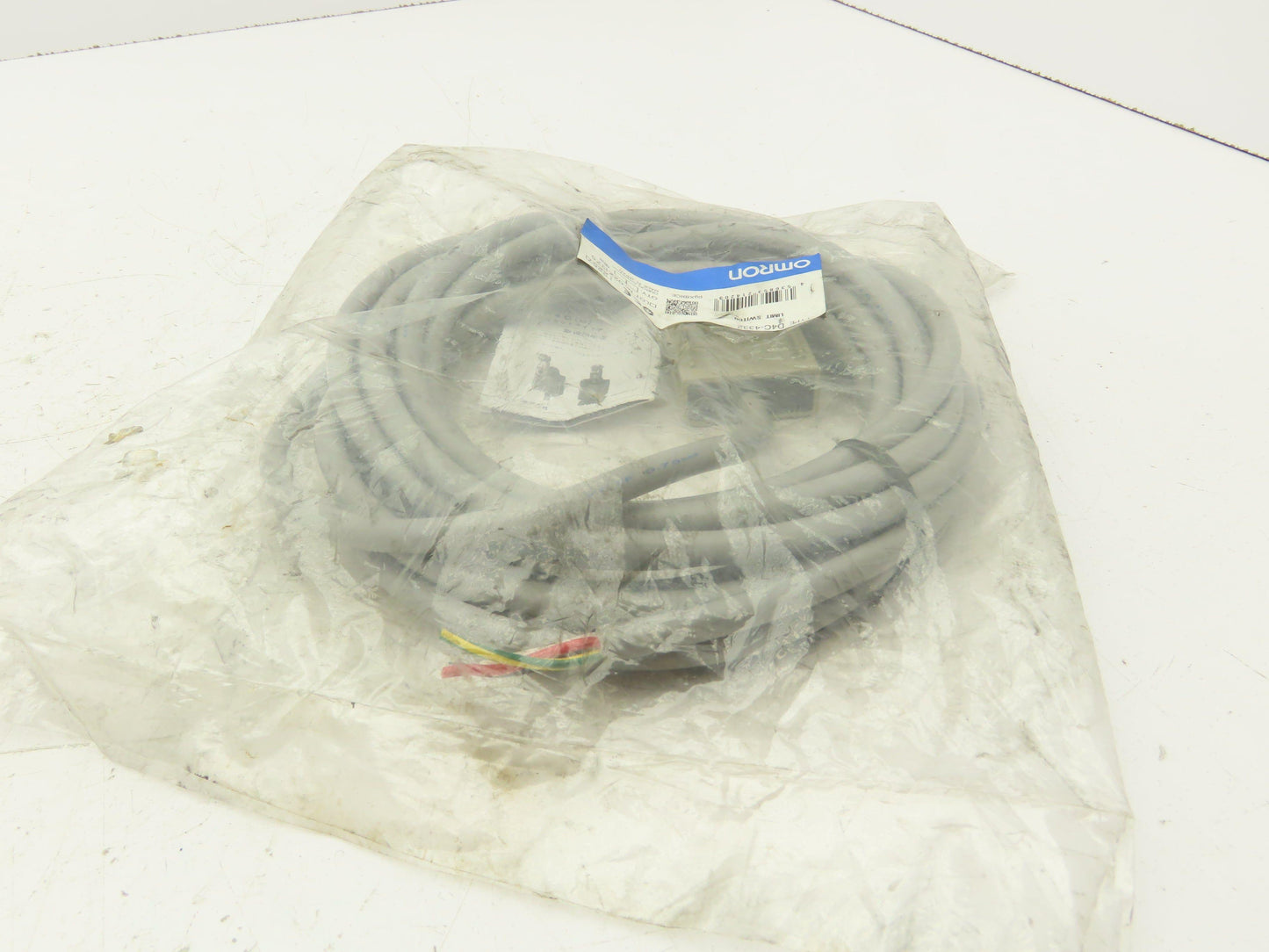 Omron D4C-4332 Microload Compact Limit Switch Oil Resistant Cable