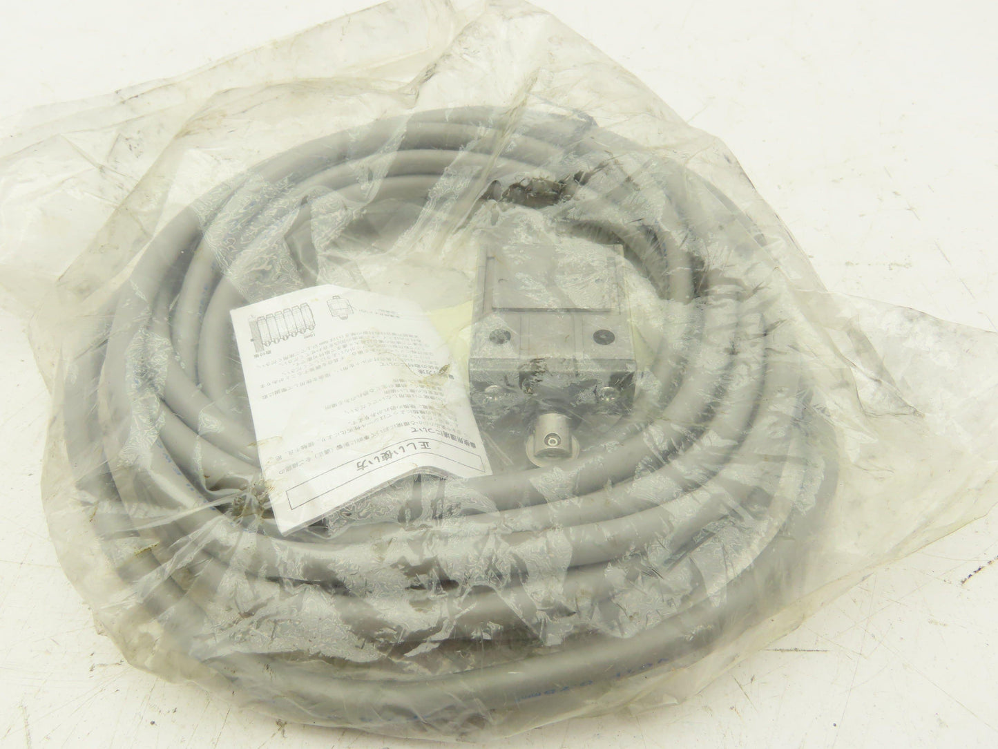 Omron D4C-4332 Microload Compact Limit Switch Oil Resistant Cable
