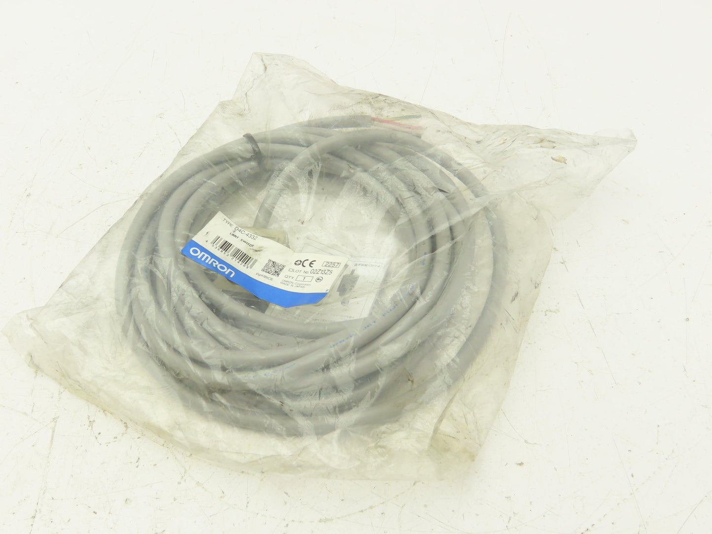 Omron D4C-4332 Microload Compact Limit Switch Oil Resistant Cable