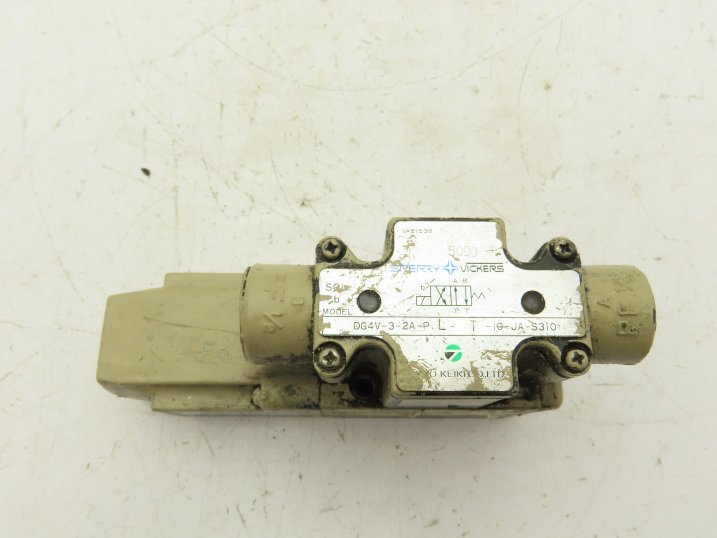 Vickers DG4V-3-2A-PL-T-10-JA-S310 Directional Single Solenoid Valve 100/110V
