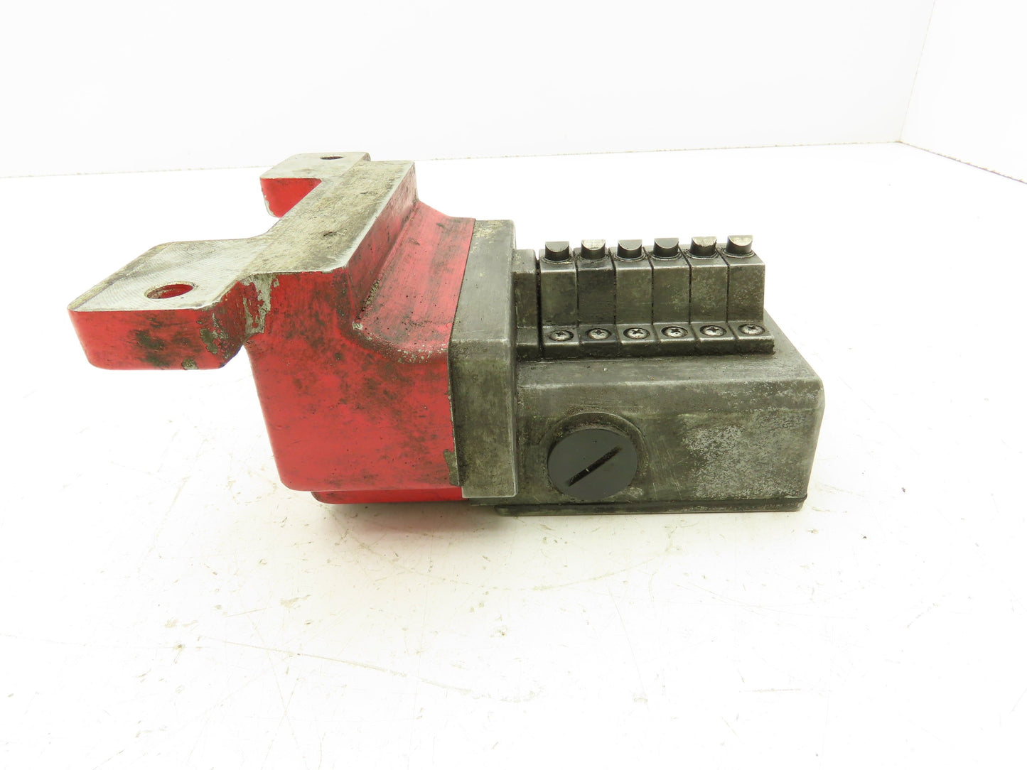 Omron VB Series 6-Plunger Limit Switch Bevel Plunger
