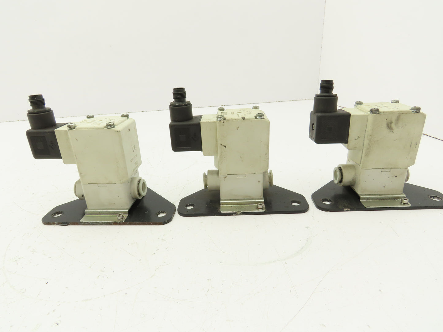 SMC VX230HZ3A 2-Way Solenoid Valve NC 24VDC 3/8" Push Connect Lot of 3