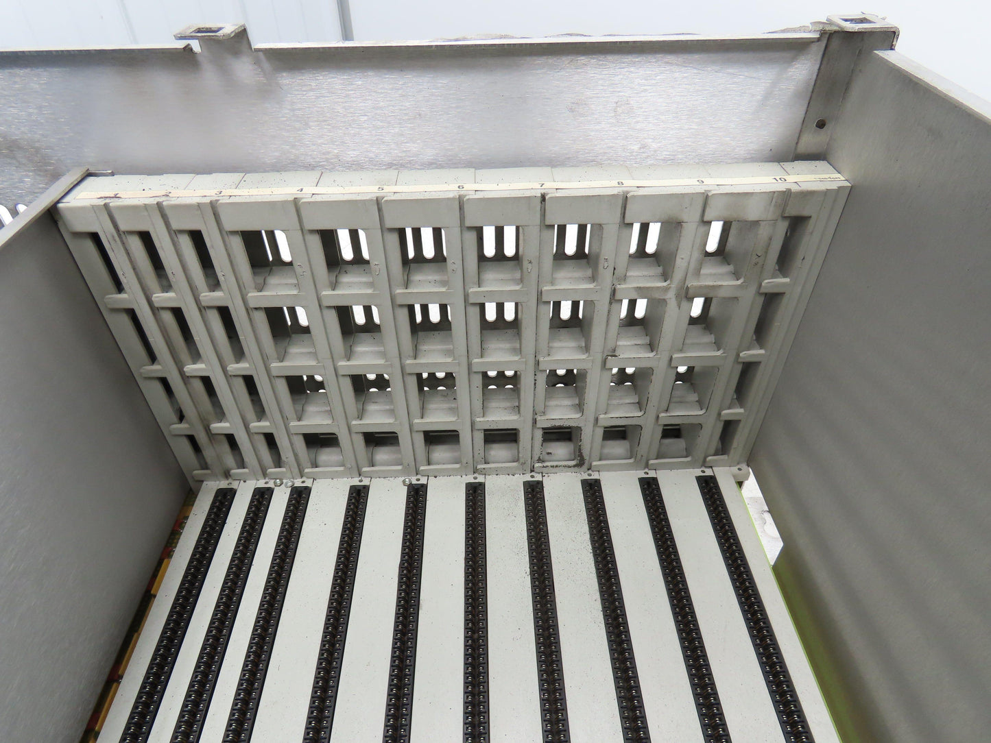 Cincinnati Milacron 3-700-0232A PLC Chassis 10-Slot Rack Power Supply 115V 1PH