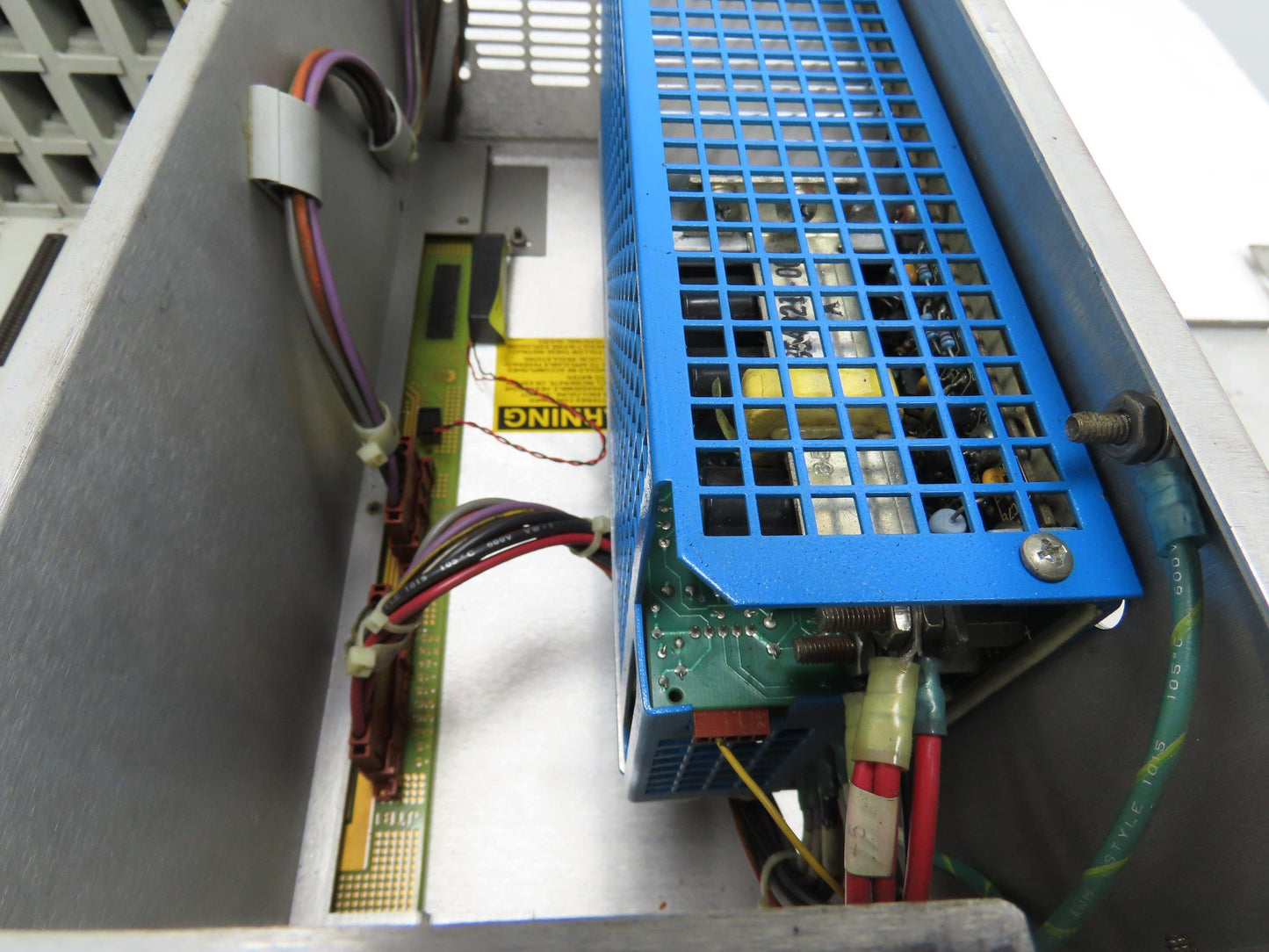 Cincinnati Milacron 3-700-0232A PLC Chassis 10-Slot Rack Power Supply 115V 1PH