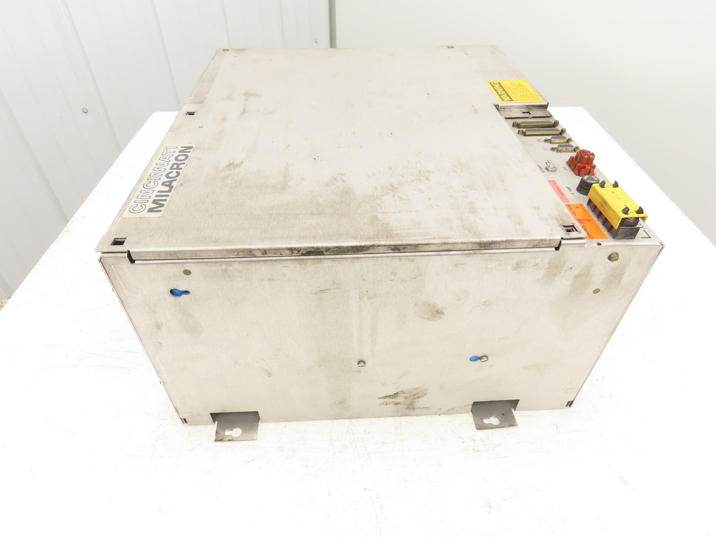 Cincinnati Milacron 3-700-0232A PLC Chassis 10-Slot Rack Power Supply 115V 1PH