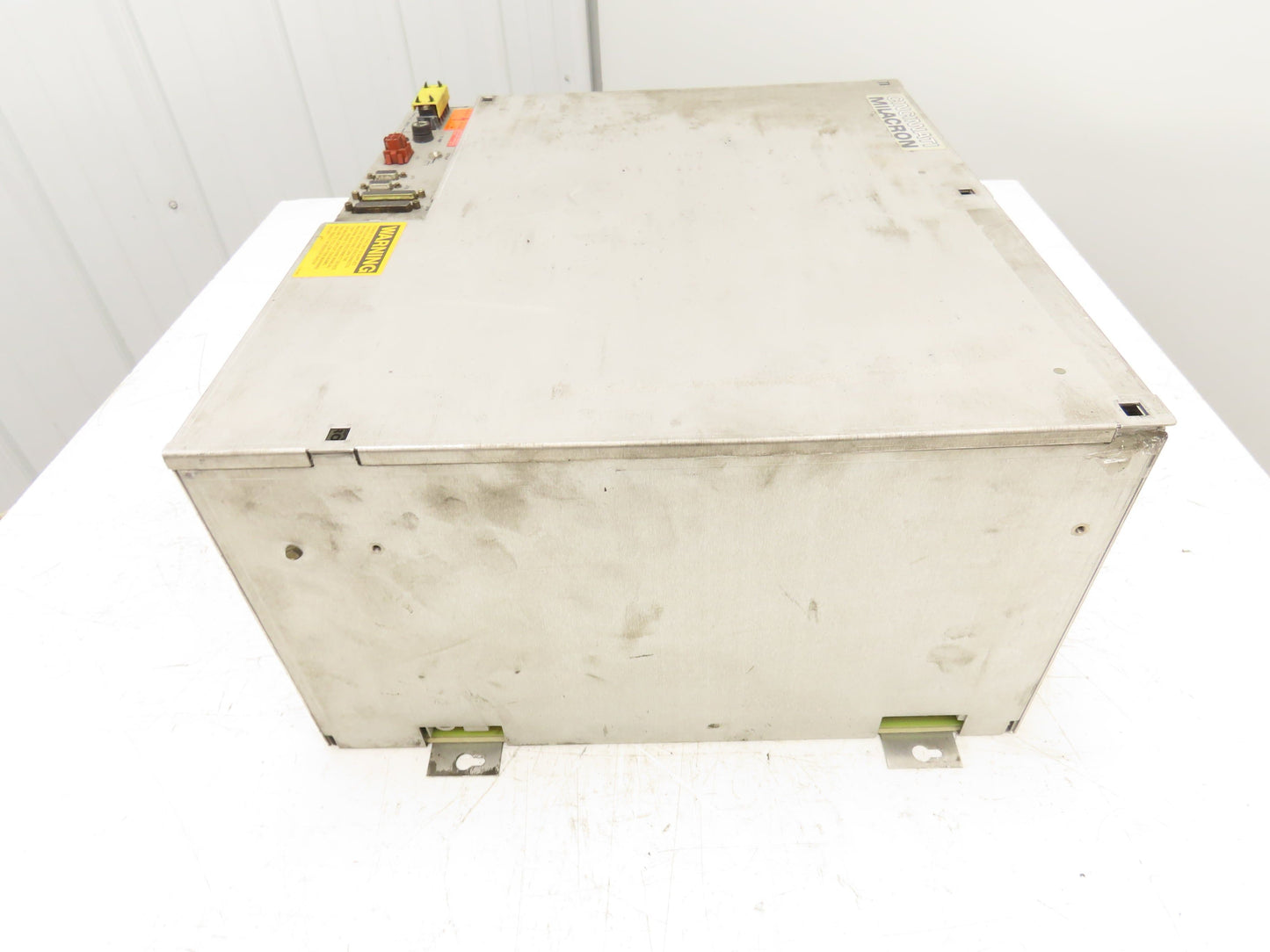 Cincinnati Milacron 3-700-0232A PLC Chassis 10-Slot Rack Power Supply 115V 1PH