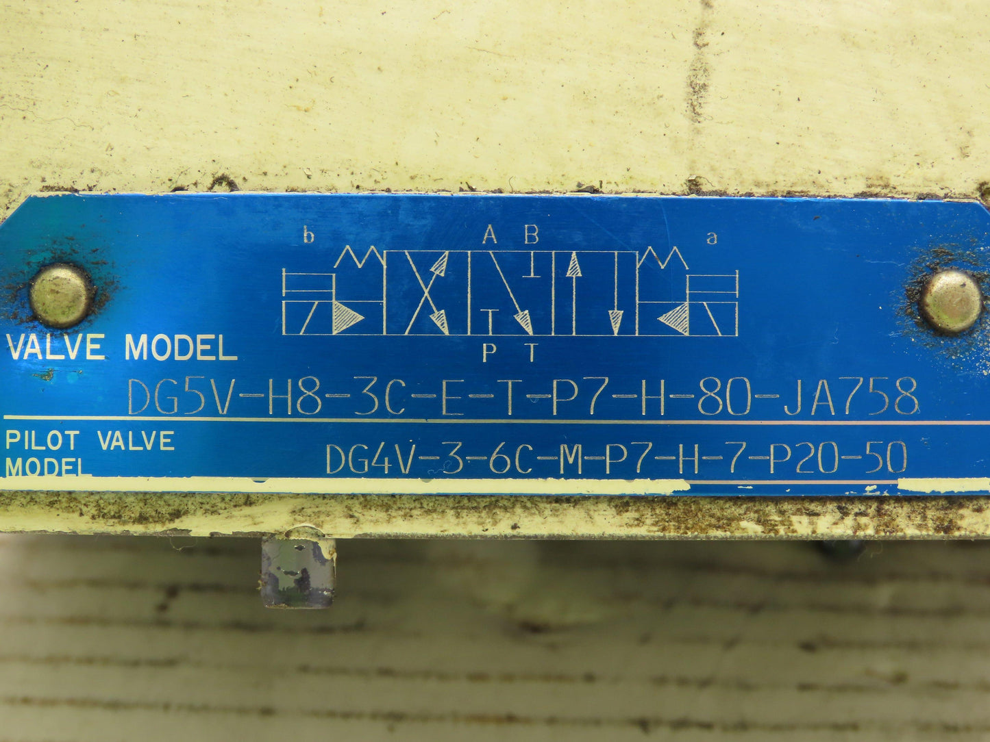 Vickers DG5V-H8-3C-E-T-P7-H-80-JA758 Directional Control Solenoid Valve 24VDC