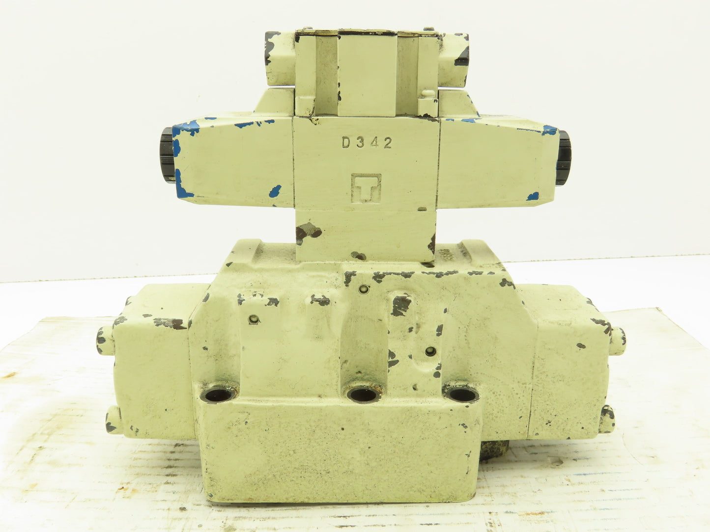Vickers DG5V-H8-3C-E-T-P7-H-80-JA758 Directional Control Solenoid Valve 24VDC