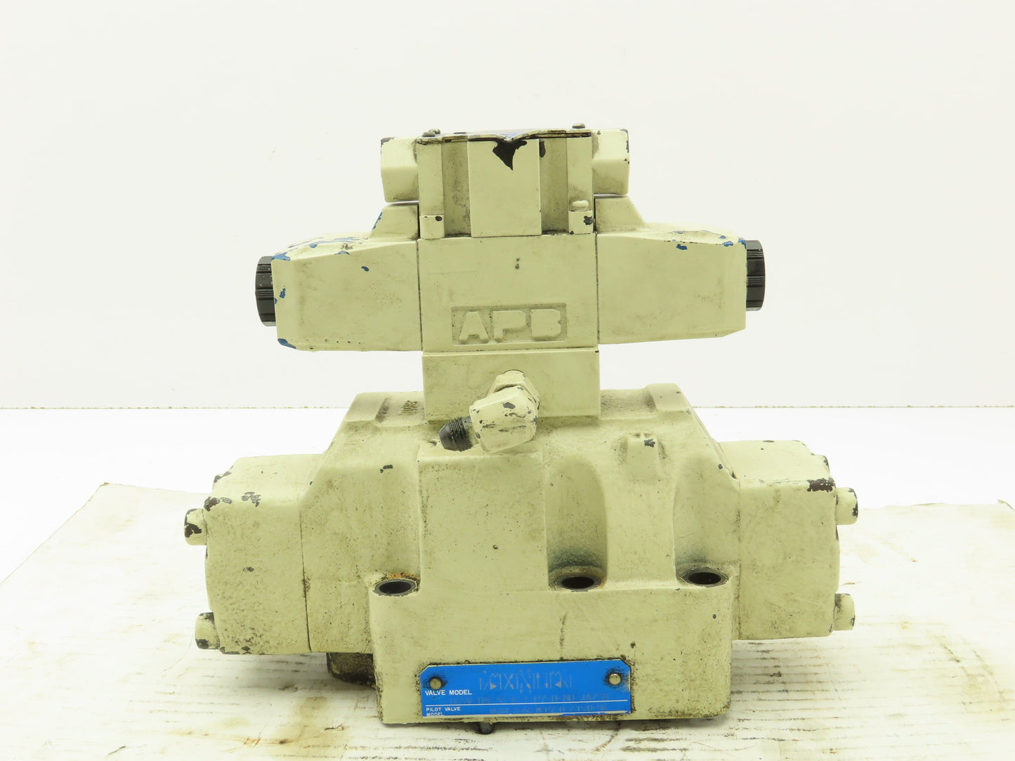 Vickers DG5V-H8-3C-E-T-P7-H-80-JA758 Directional Control Solenoid Valve 24VDC